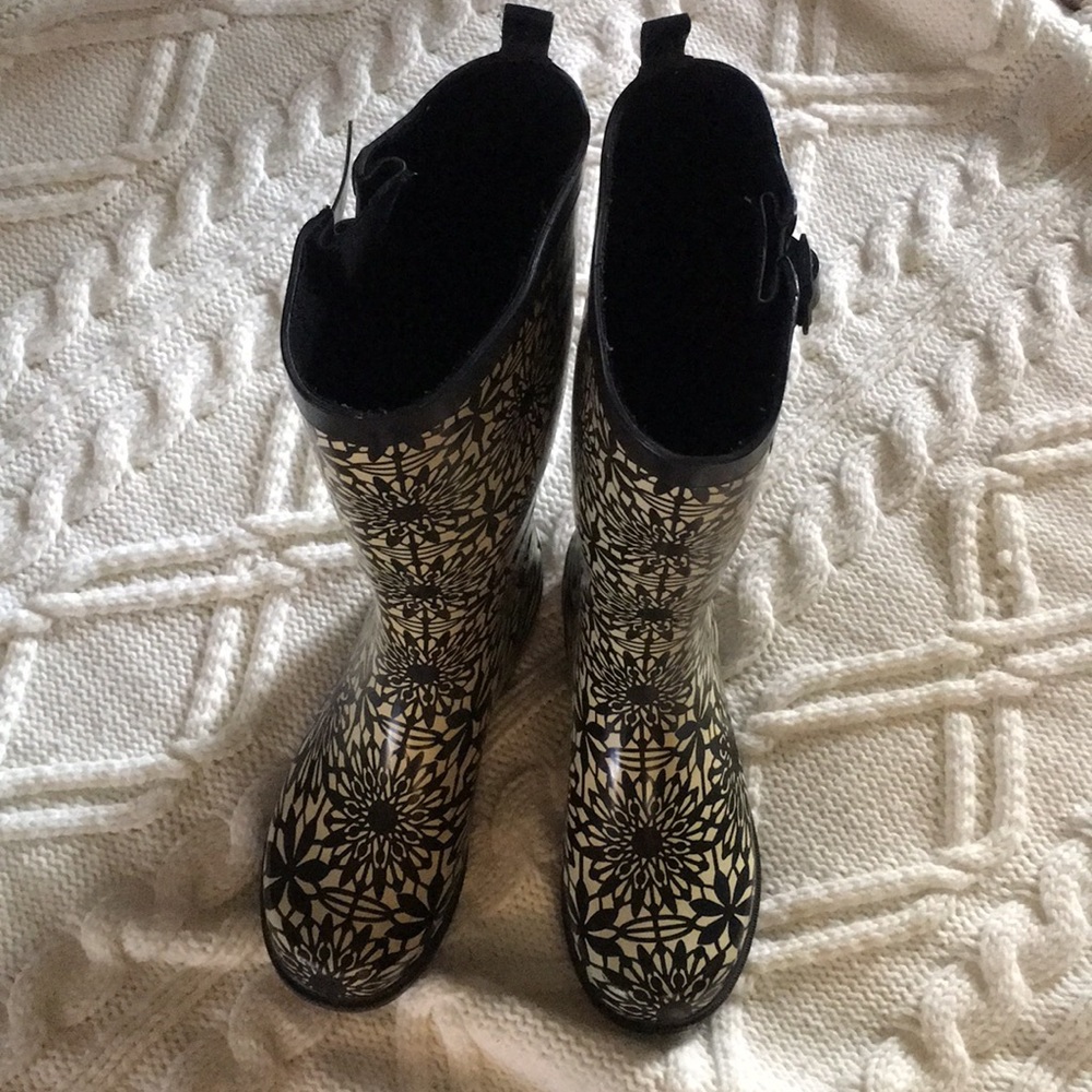 Size 9 Rainboots